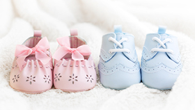 Babyschuhe rosa und blau